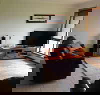 Springs Beach House - Tourism Canberra