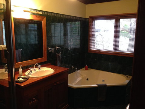 Studio Cottages Romantic Hideaway - Tourism Canberra 1