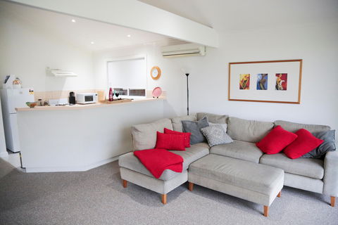 Surfleet Holiday Unit - Tourism Canberra 2