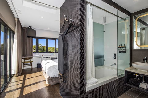 The Kingsford Brisbane Airport Hotel - Tourism Canberra 2