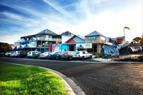 The Island Accommodation - Phillip Island YHA - Tourism Canberra 0