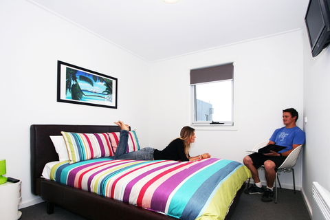 The Island Accommodation - Phillip Island YHA - Tourism Canberra 2