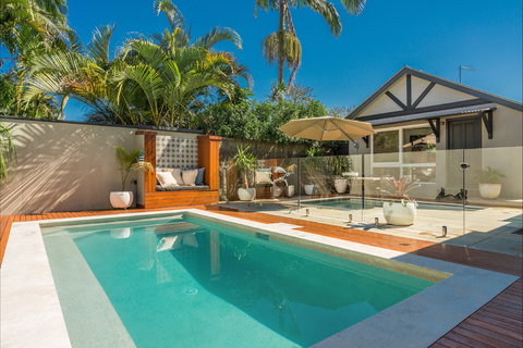 Three Little Pigs - Tourism Canberra 0