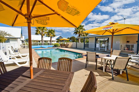 Torquay Tropicana Motel - Tourism Canberra 0