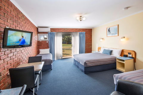Torquay Tropicana Motel - Tourism Canberra 1