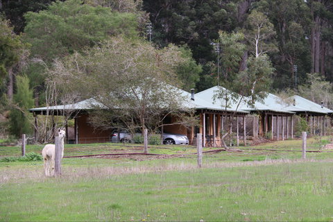 Treenbrook Cottages - Tourism Canberra 0