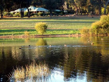 Lakeview Lodge - Tourism Canberra 2