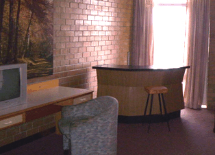 Red Castle Motor Inn - Tourism Canberra