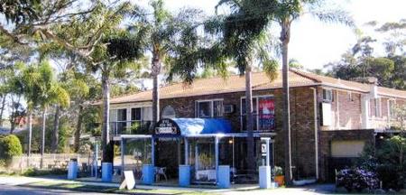 Palm Court Motel - Tourism Canberra 0