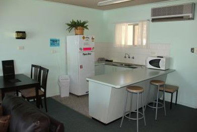 Zorba Motel - Tourism Canberra 1