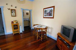 My Place Colonial Accommodation - Tourism Canberra 0