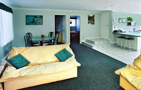 Ocean Pines Holiday Apartments - Tourism Canberra 0