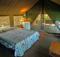 Lions Den Hotel - Tourism Canberra