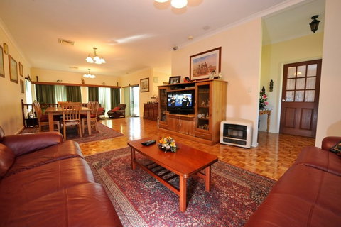 Homestead Bed And Breakfast - Tourism Canberra 2