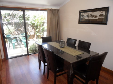 Adelaide Serviced Accommodation - Archer Townhouse - Tourism Canberra 1
