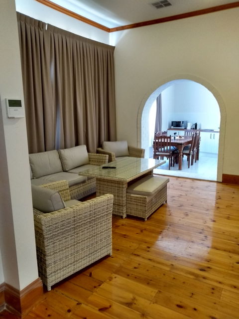 Adelaide Hills Birdwood Cottage - Tourism Canberra 0