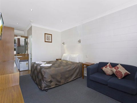 Byer Fountain Motor Inn And Restaurant - Tourism Canberra 2