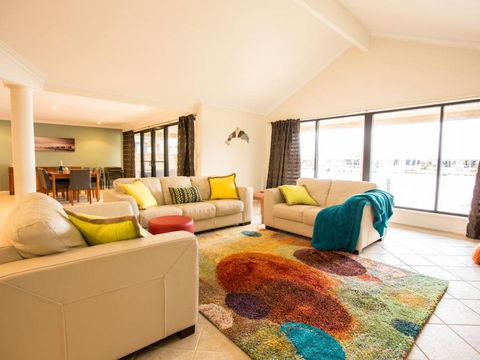 Canal Elegance In Yunderup - Tourism Canberra 0