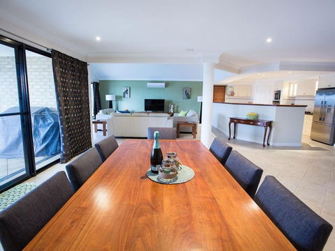 Canal Elegance In Yunderup - Tourism Canberra 1