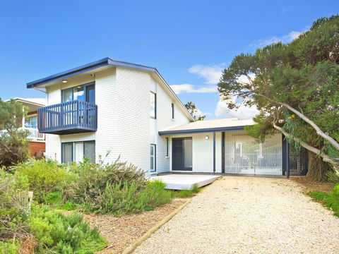 Century 21 SouthCoast: Tennis Elbow - Tourism Canberra 0