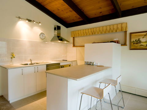 Chisholm Heights CBD Accommodation - Tourism Canberra 2