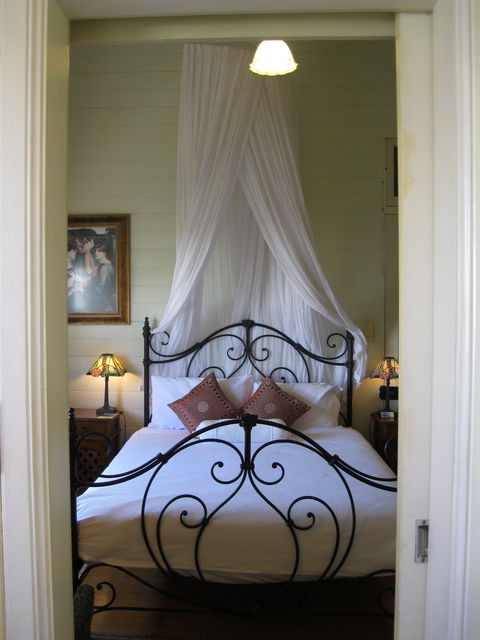 Classique Bed And Breakfast - Tourism Canberra 1