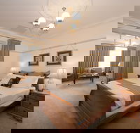 Cobb  Co Court Boutique Hotel - Tourism Canberra