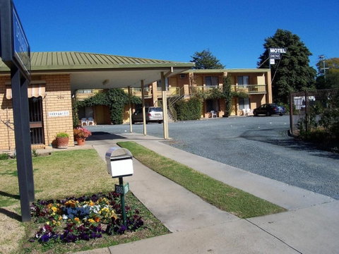 Deniliquin Motel - Tourism Canberra 0