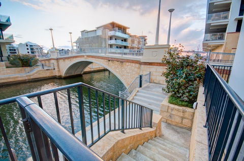 Dolphin Quay 3 Bedroom Apartment - Tourism Canberra 0