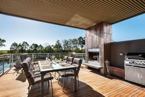 Gippsland Lakehouse - Tourism Canberra 1
