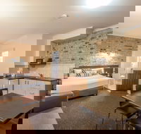 Highlander Motor Inn and Apartments - Tourism Canberra