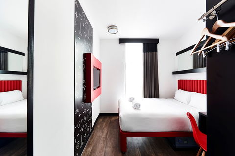 Ibis Melbourne Swanston Street Hotel - Tourism Canberra 1