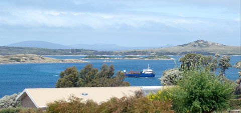 Island View Retreat - Tourism Canberra 0