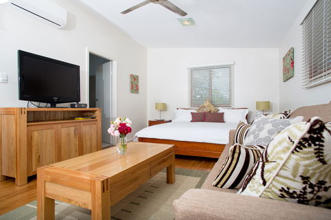 Lilypad Luxury Cabins - Tourism Canberra 2