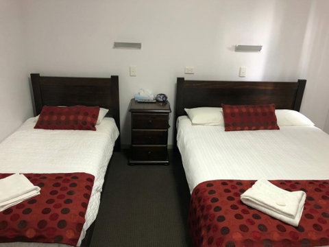 Minlaton Hotel - Tourism Canberra 2