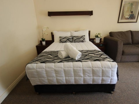Molly Morgan Motor Inn - Tourism Canberra 2