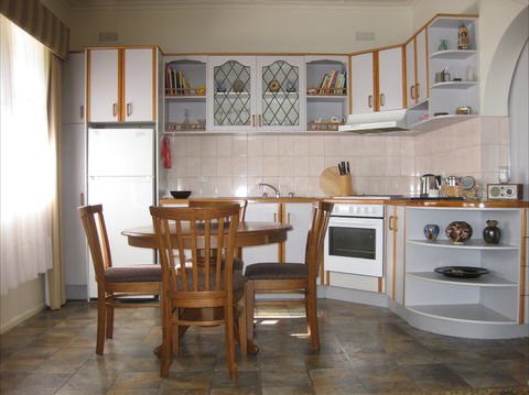 Peel Cottage - Tourism Canberra 2