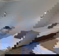 Queens Beach Hotel - Tourism Canberra