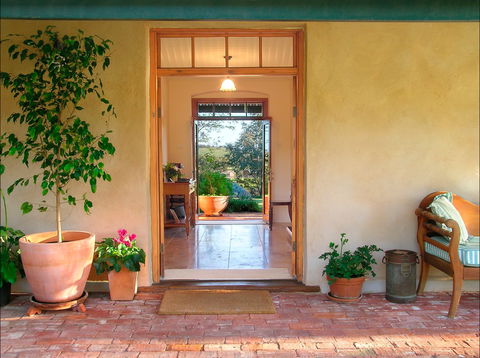 Seppeltsfield Vineyard Cottage - Tourism Canberra 1