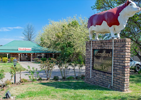 The Rest Point Motor Inn And Hereford Steakhouse Char Grill - Tourism Canberra 1