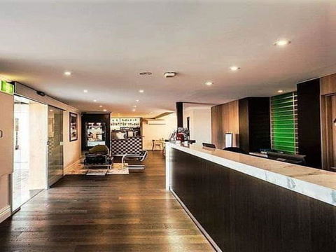 The Waverley International Hotel - Tourism Canberra 0