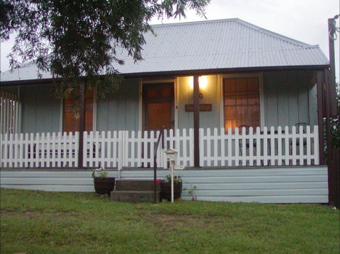 Tinonee Cottages - Tourism Canberra 0