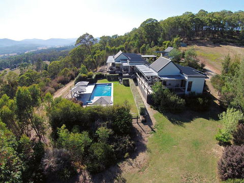 215 Mt Buffalo Retreat - Tourism Canberra 0