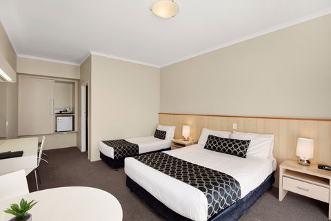 Adelaide Road Motor Lodge - Tourism Canberra 0
