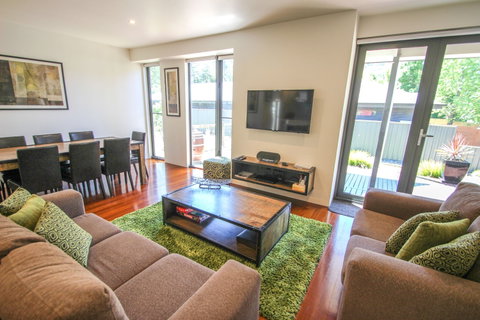 Alegria - Tourism Canberra 0