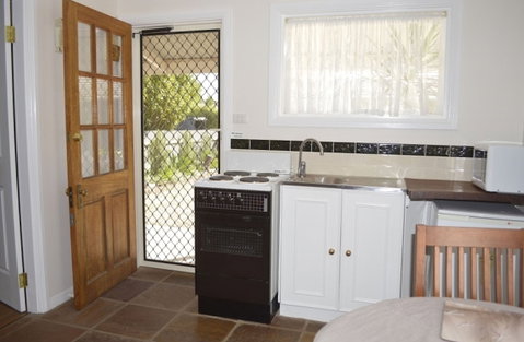 Almond Tree Cottage - Tourism Canberra 2
