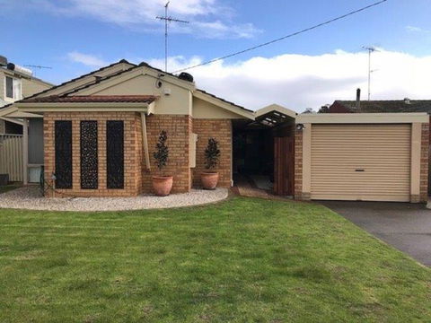 Canalside Family Getaway - Tourism Canberra 0
