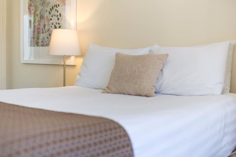 Club Motel And Apartments - Tourism Canberra 1