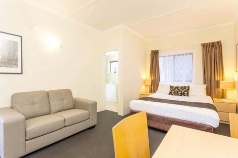 Club Motel And Apartments - Tourism Canberra 2