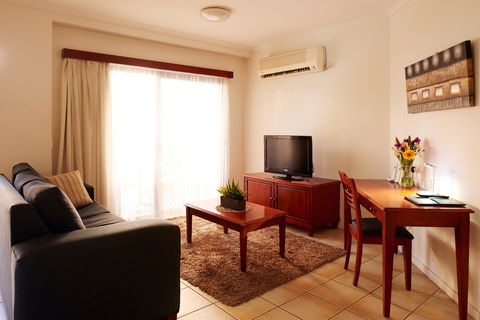 Coffee House Apartment Motel - Tourism Canberra 2